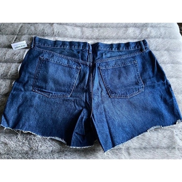 High-Waisted Slouchy Straight‎ Non-Stretch Cut-Off Jean Shorts - Picture 3 of 4